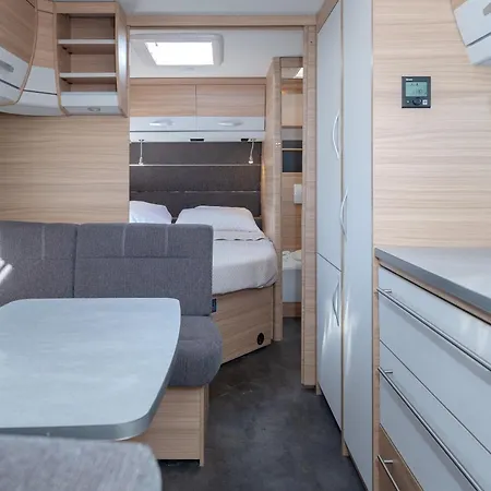 Wohnwagenvermietung Campingplatz *